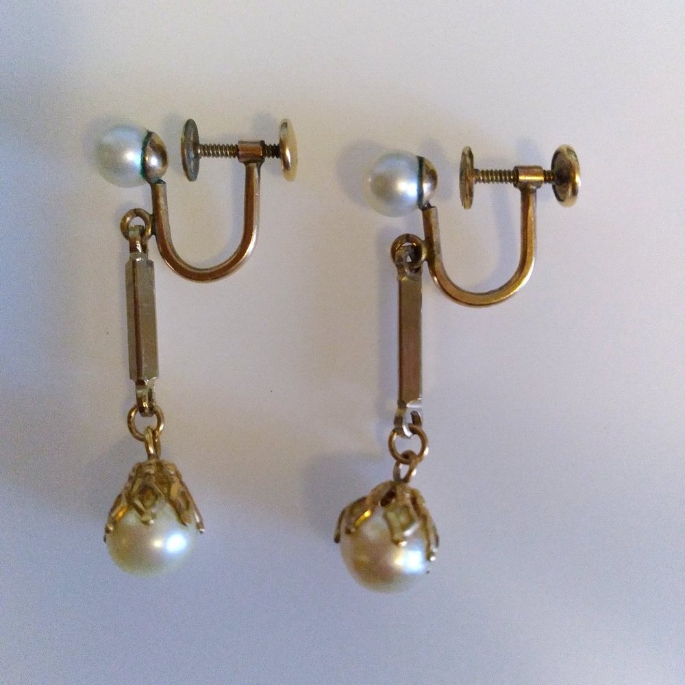 Vintage dangling pearl screw on earrings- Circa 1960s